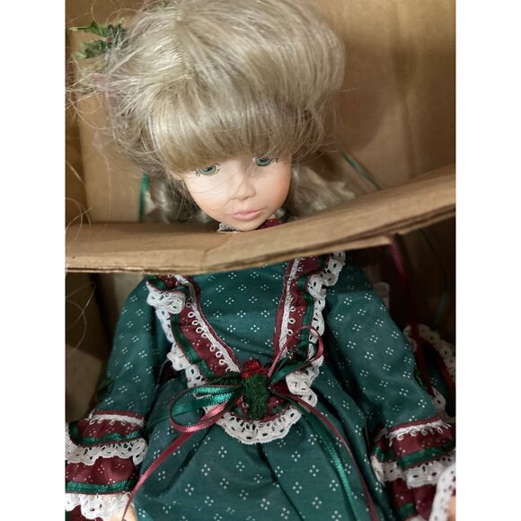 Robin Woods 14” “Merry Carol” Doll From The 1988 Christmas Collection - Picture 2 of 2
